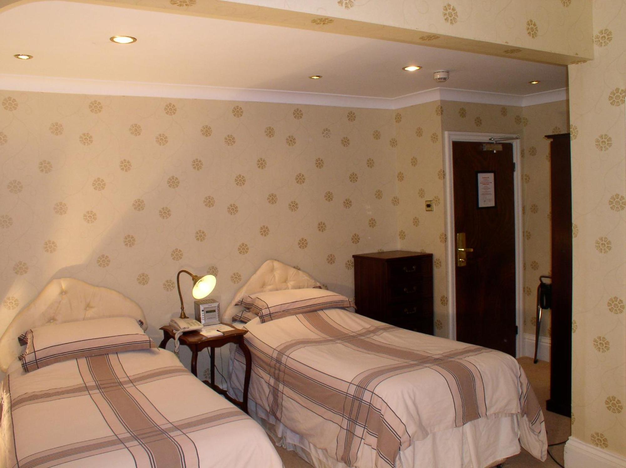 Oakwood Hall Hotel Bingley Exteriör bild